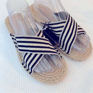 Forever 21 Women’s Espadrille Slides